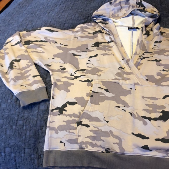 Top - Picture 2 of 6